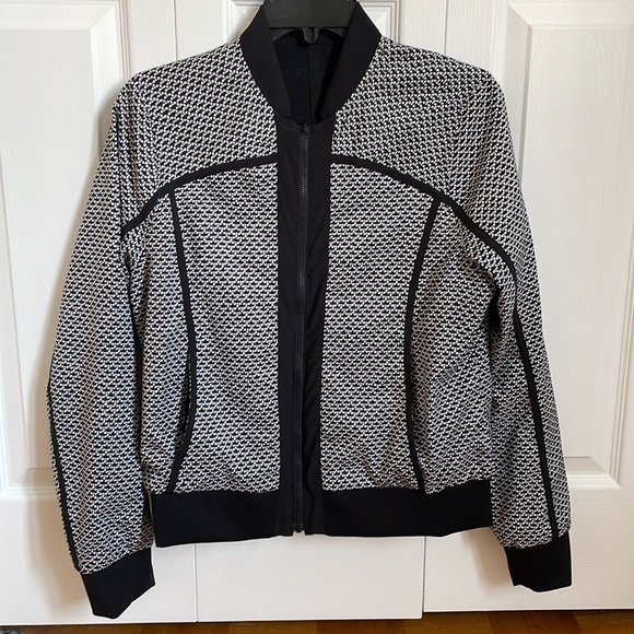 Luluemon reversible windbreaker - Picture 4 of 6